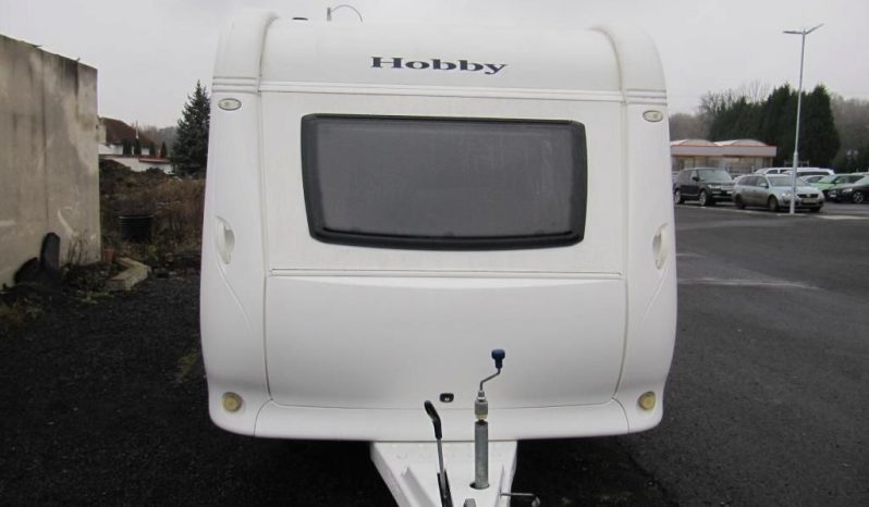 Hobby 520 TMF, model 2011 + před stan plná