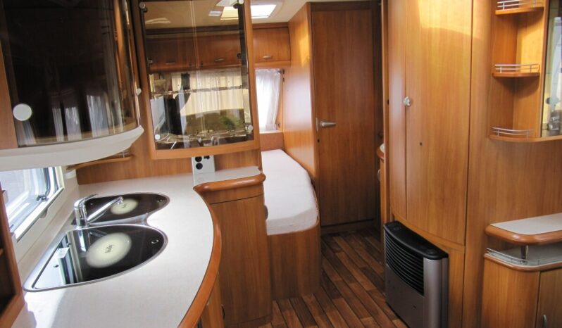 Karavan Hobby 560 UFE, model 2008 + mover + předstan plná