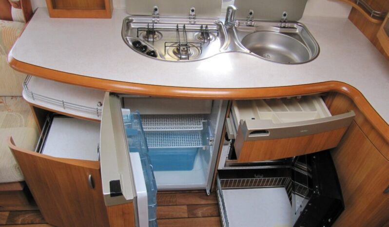 Karavan Hobby 560 UFE, model 2008 + mover + předstan plná