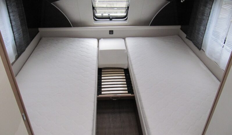 Karavan Hobby 540 UL, r. v. 2022 + mover + markýza plná