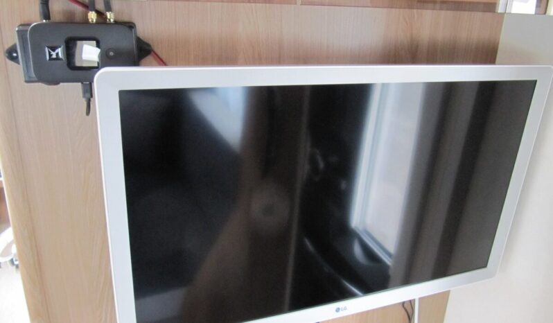 Karavan Hobby 540 UL, r. v. 2022 + mover + markýza plná