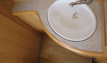 Karavan Hobby 460 UFE, r. v. 2002 + předstan plná