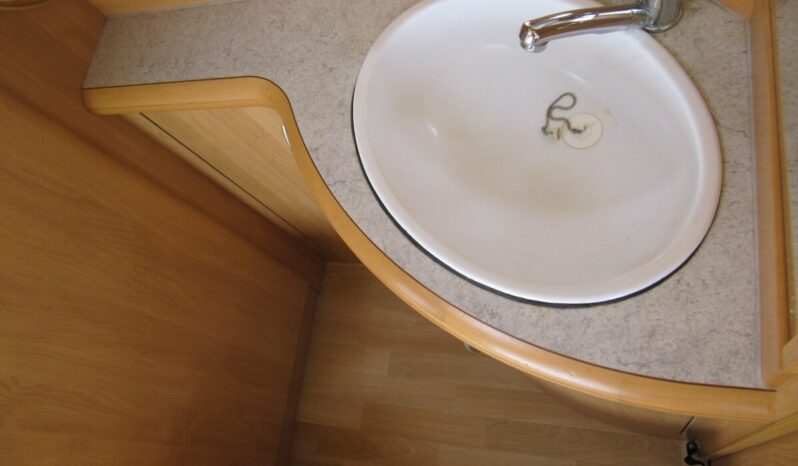 Karavan Hobby 460 UFE, r. v. 2002 + předstan plná