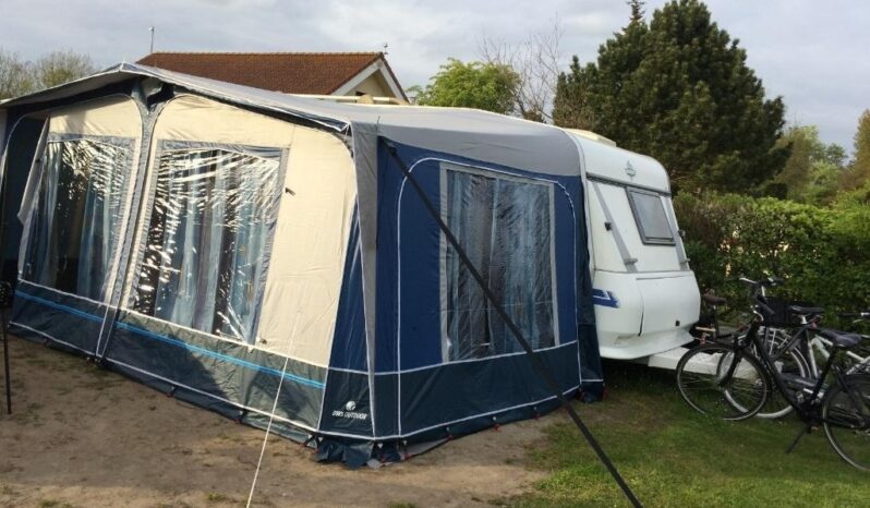 Karavan Hobby 460 UFE, r. v. 2002 + předstan plná