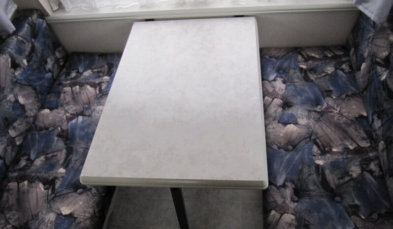 Karavan Hobby 440 SF, r. v. 1995 + mover + předstan plná