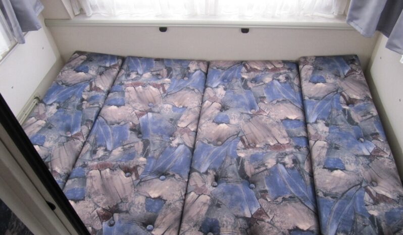 Karavan Hobby 440 SF, r. v. 1995 + mover + předstan plná