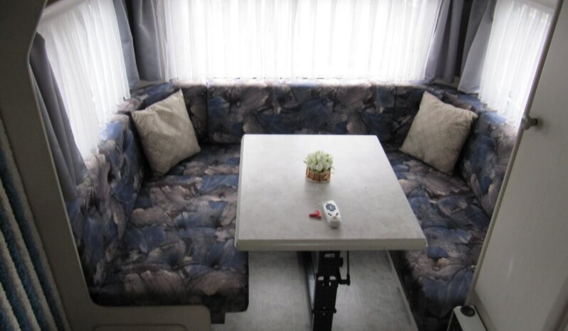 Karavan Hobby 440 SF, r. v. 1995 + mover + předstan plná